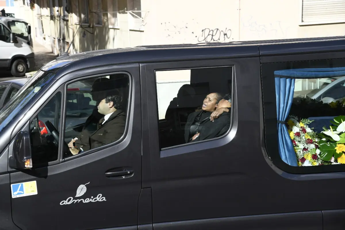 Imagem de contexto do artigo Gritos de dor e balões brancos no funeral de Odair Moniz