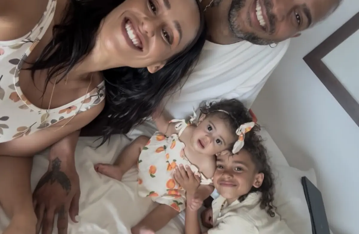 De férias no Brasil, Rita e Guillaume surpreenderam ao mostra a pequena Lowê sem filtros