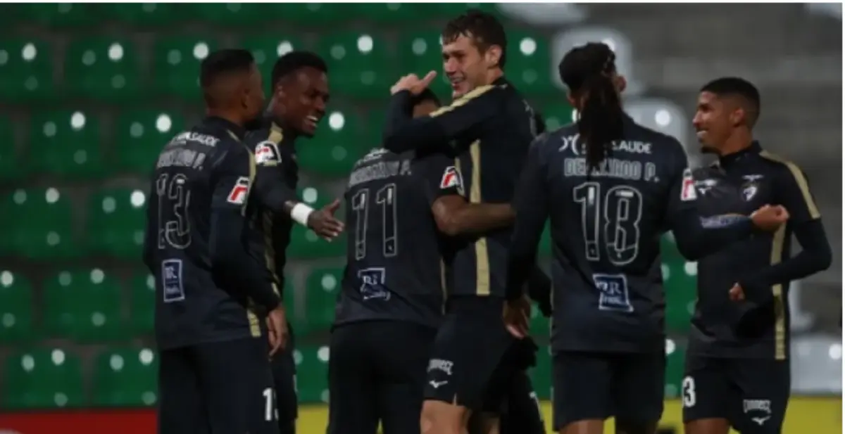 Algarvios golearam os serranos por 4-1