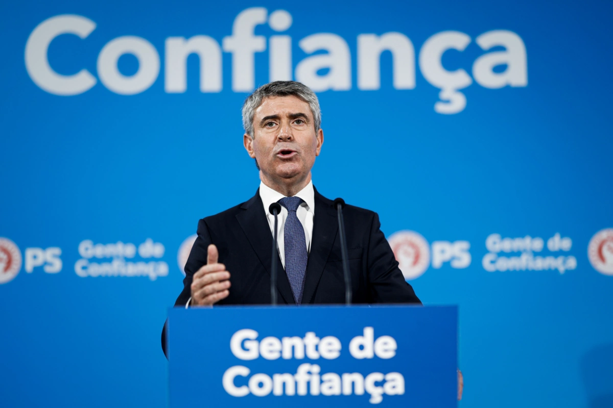 José Luís Carneiro foi mais longe e repetiu a crítica de que o Executivo de Montenegro traz à mesa temas que não são problemas reais da população, em vez de se focar em questões prioritárias