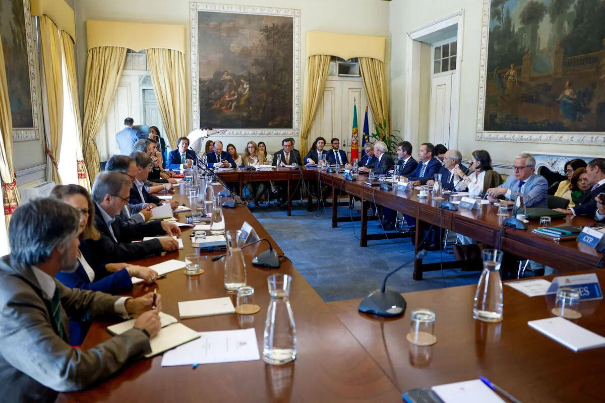 Reunião de apresentação da reforma aos parceiros sociais