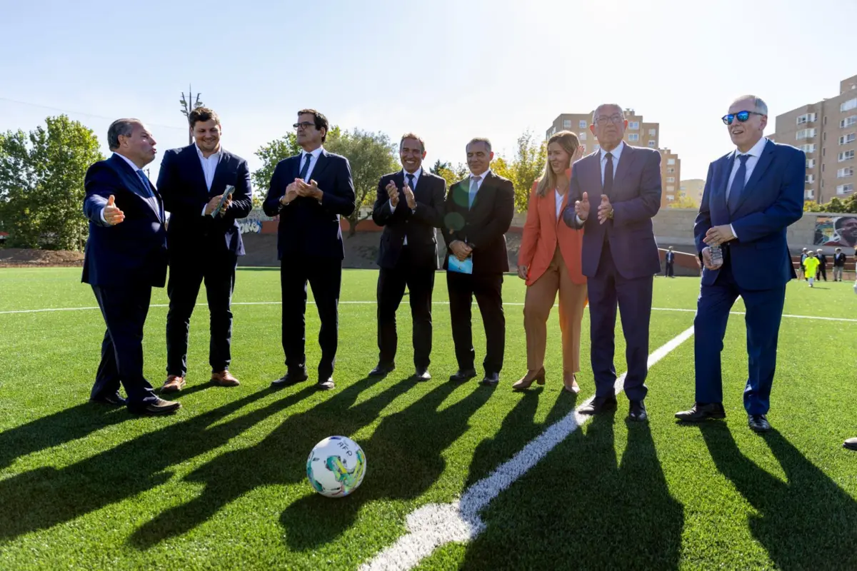 O primeiro relvado da academia foi inaugurado este sábado