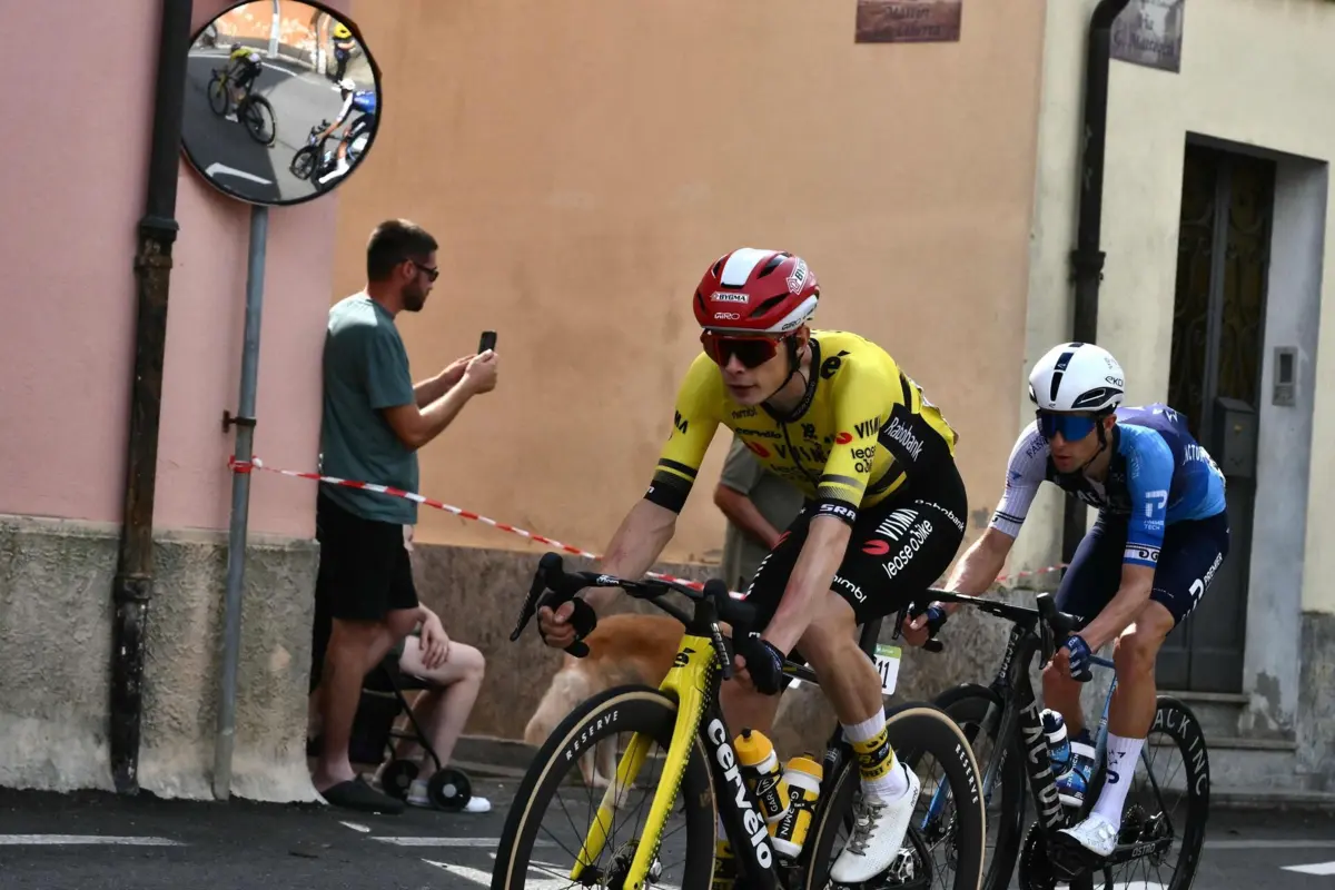 Vingegaard venceu etapa ao sprint