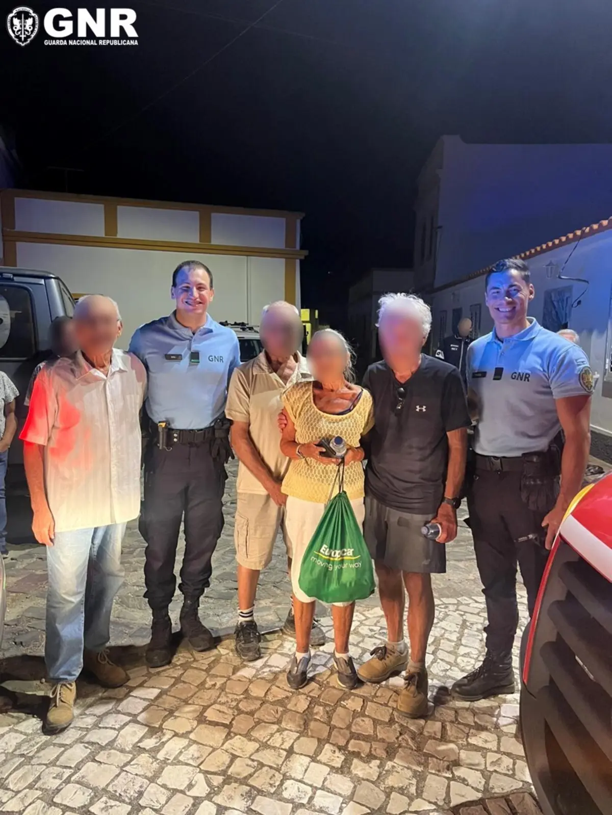 O casal estava consciente, apenas com sinais de desidratação