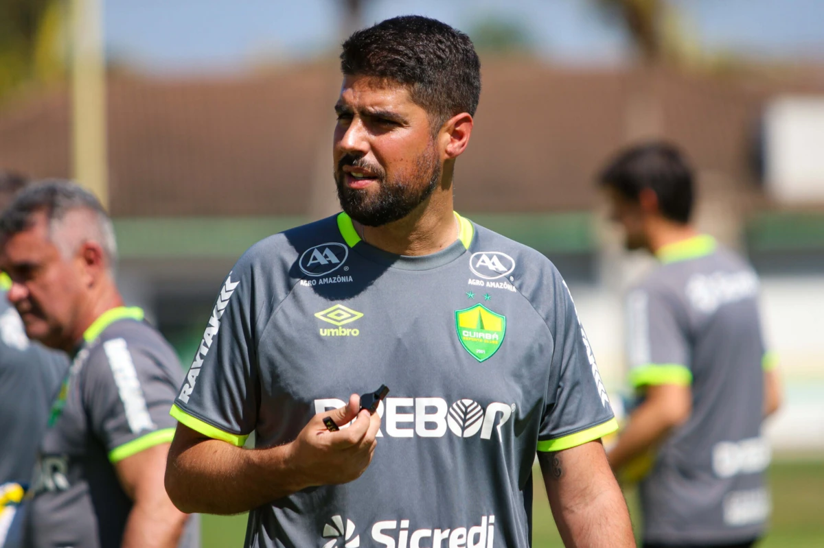 Treinador português já recebeu 28 cartões desde que chegou ao Brasileirão