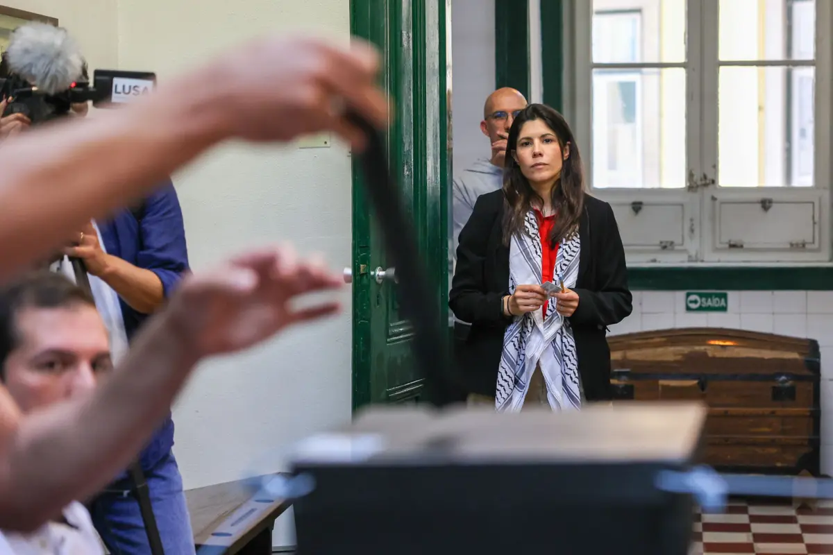 "O voto útil é aquele que elege as deputadas e deputados que estão no parlamento a defender-nos", recordou