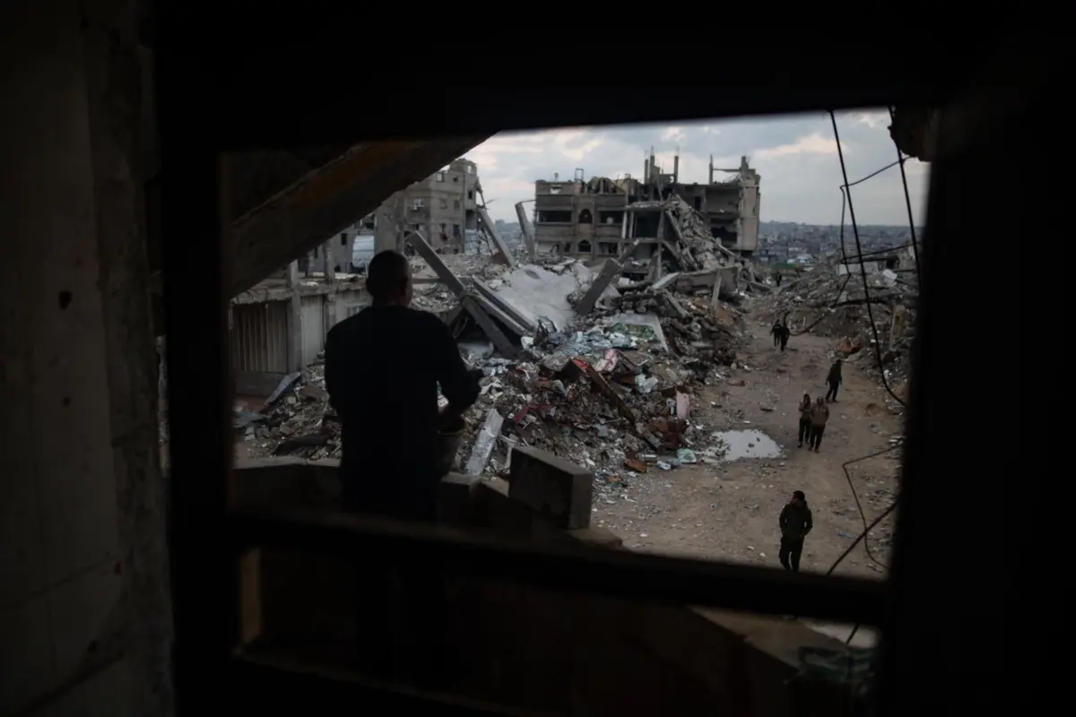 epa12659226 A Palestinian man repairs his destroyed home using mud as an alternative to cement, which Israel prevents from entering the Gaza Strip, in the city of Khan Younis in the southern Gaza Strip, 18 January 2026. According to the UN around 90 percent of the population or 1.9 million people in Gaza have been displaced since the start of the conflict. EPA/HAITHAM IMAD