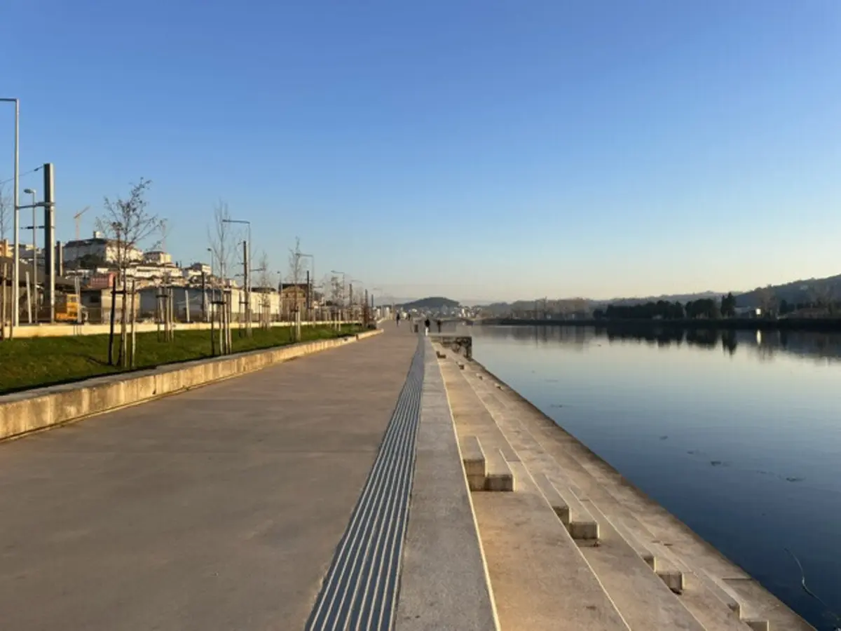 Fugitivo afogou-se em zona profunda do rio Mondego, perto da Ponte Açude