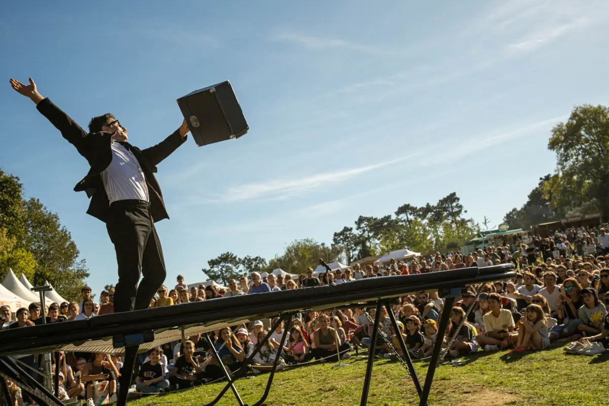 Performances teatrais, animais da quinta e oficinas artísticas preenchem maioria das atividades