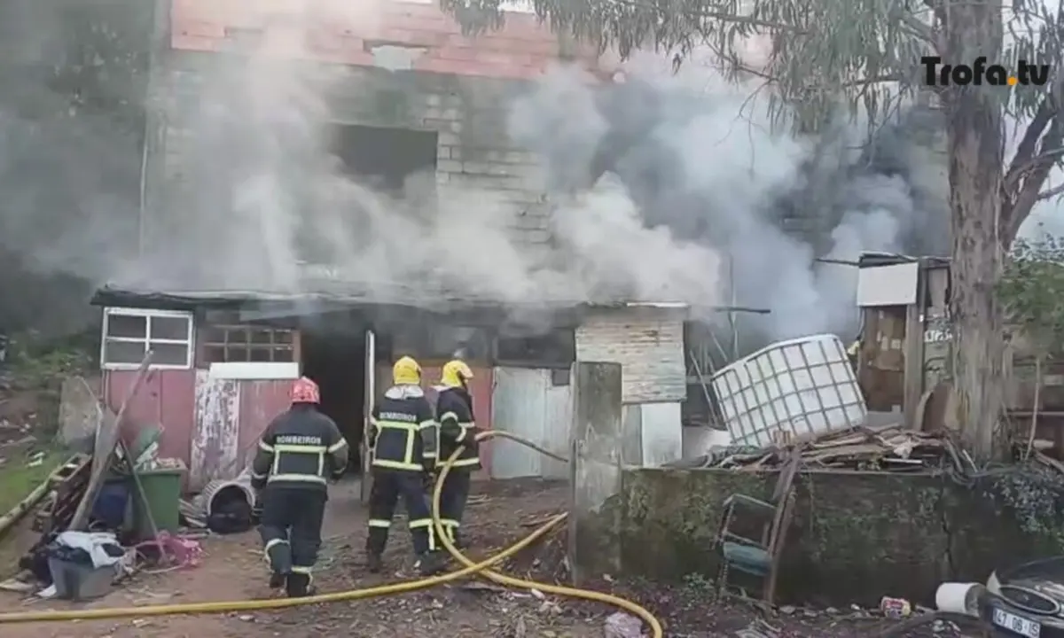 Fábrica servia de abrigo a várias famílias