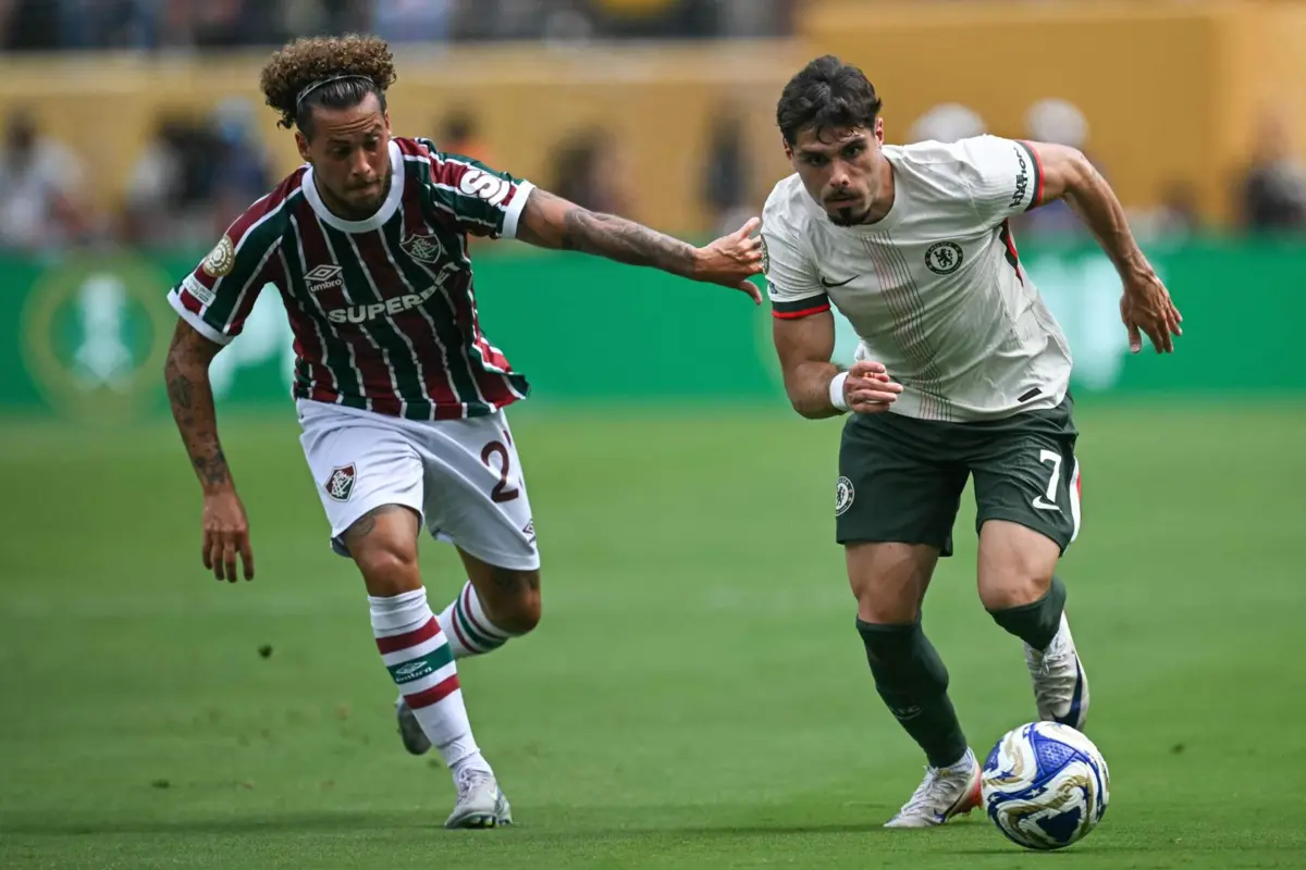 Pedro Neto vai na segunda época ao serviço do Chelsea