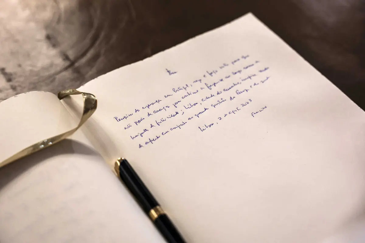 Imagem de contexto do artigo Papa Francisco escreveu em português no Livro de Honra do Palácio de Belém