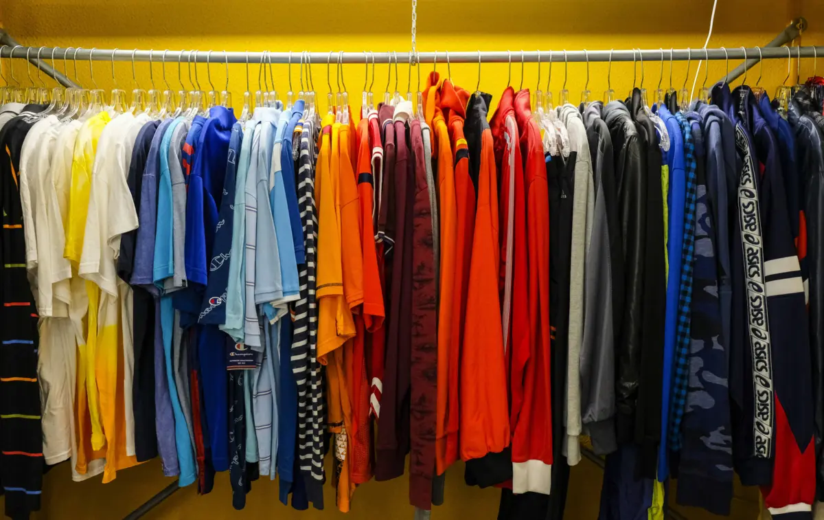 Reciclagem ainda não permite voltar a introduzir roupa na indústria da moda