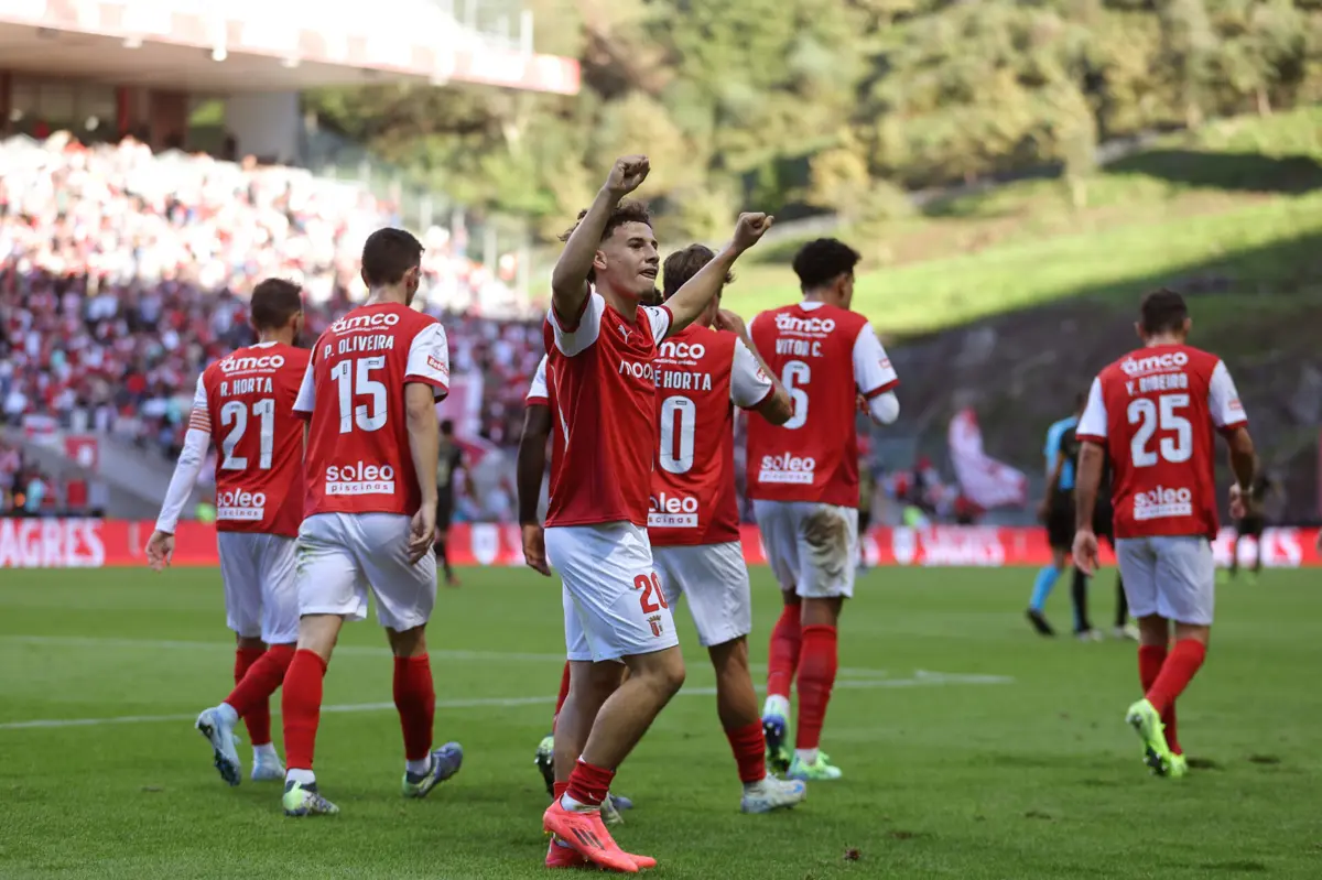 Gharbi festeja o golo marcado ao Farense