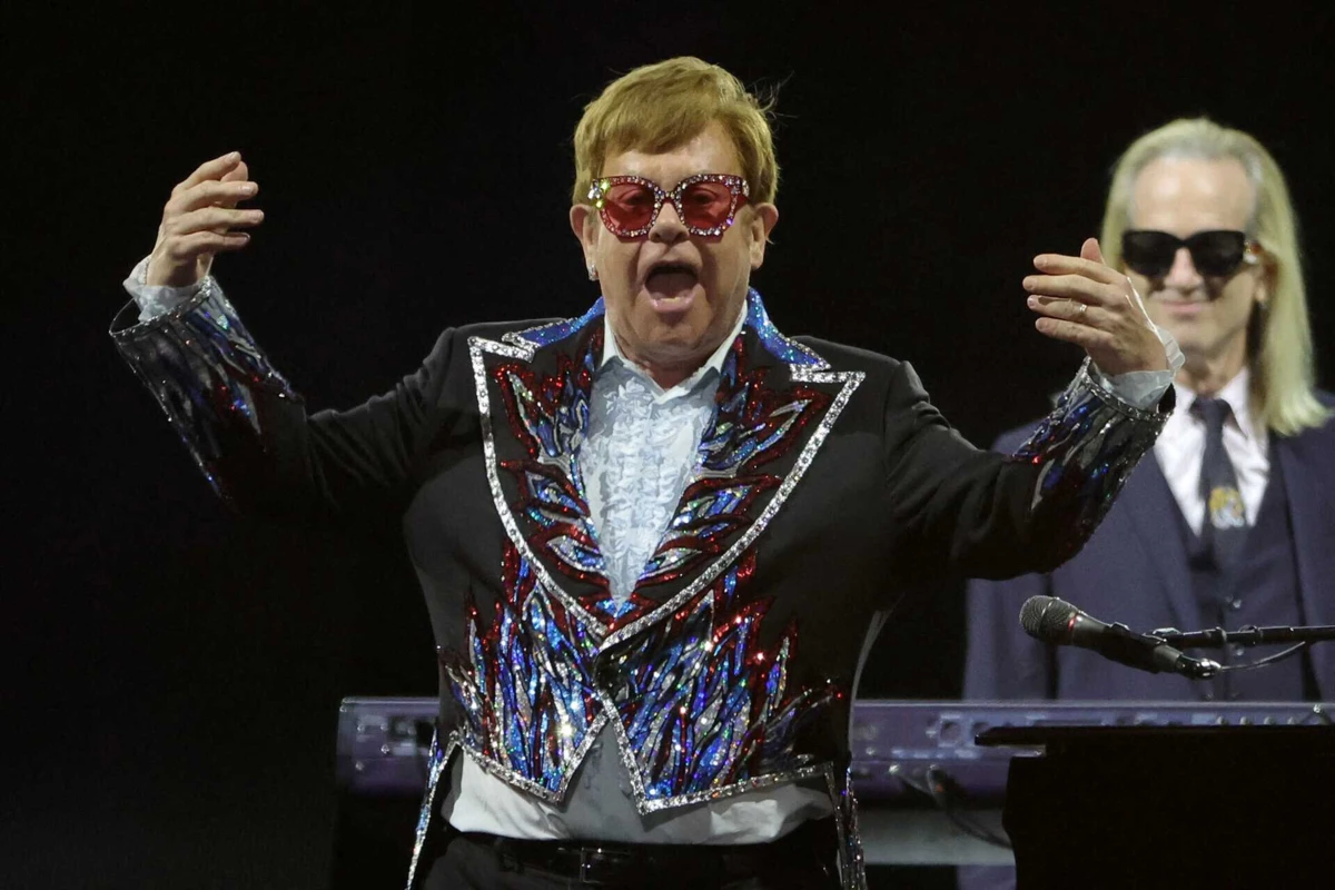 Imagem de contexto do artigo Elton John coloca guarda-roupa em leilão para arrecadar fundos contra a sida
