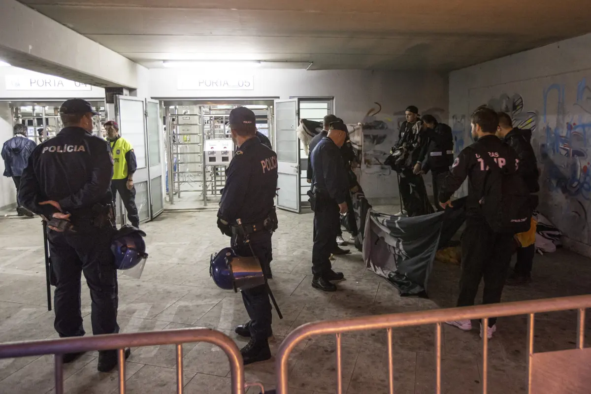 Jogos de futebol são dos eventos em que os polícias fazem serviços remunerados à parte