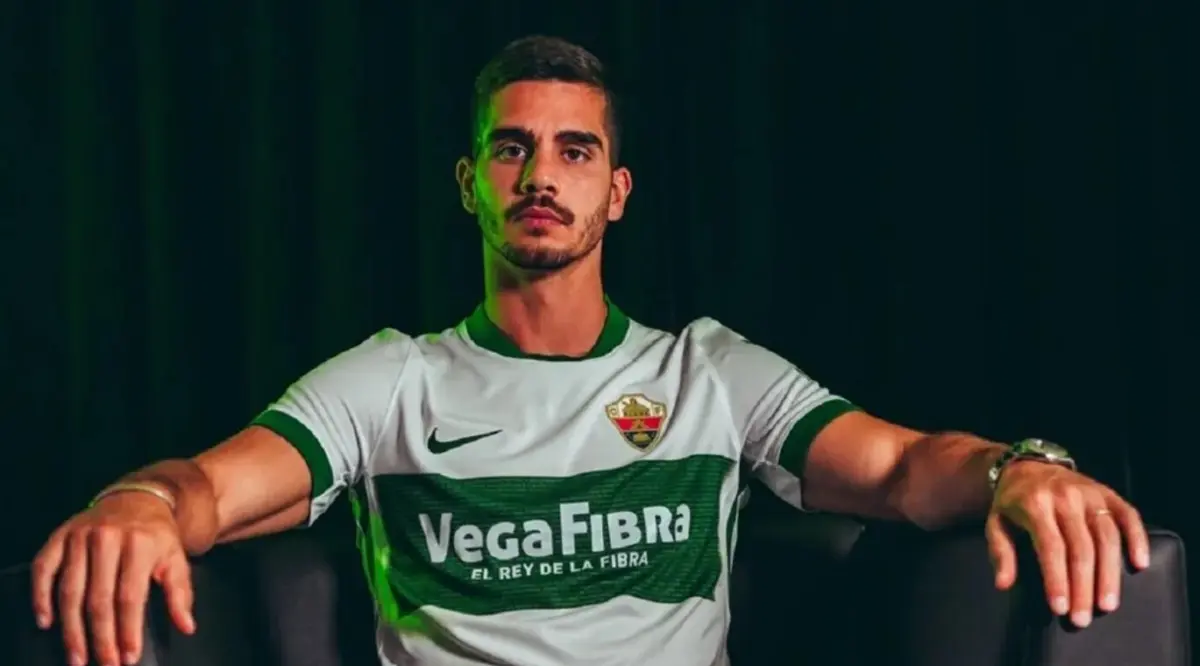 Avançado iniciou a carreira profissional no F. C. Porto