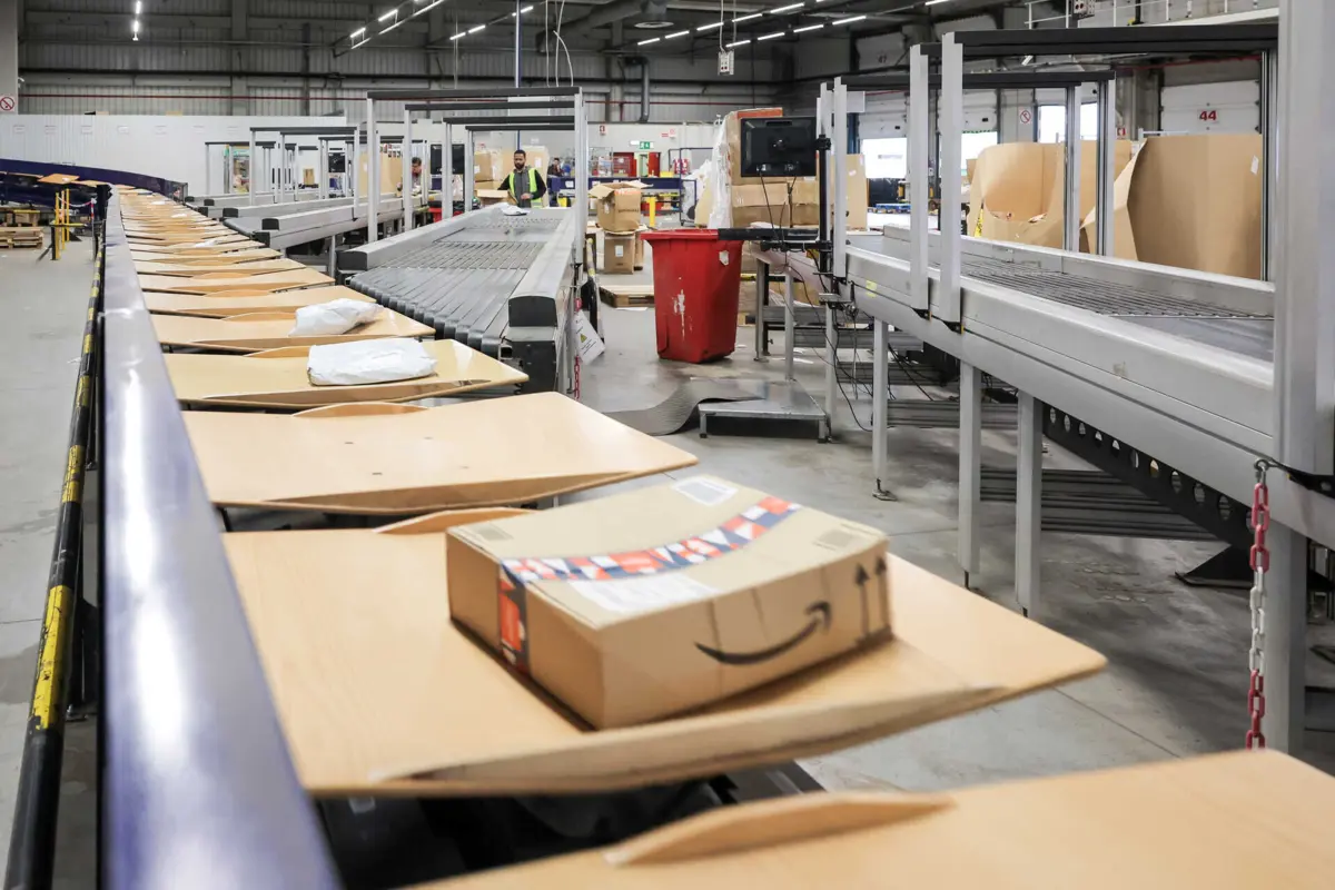 Funcionário dos CTT desviou vários artigos do centro de logística