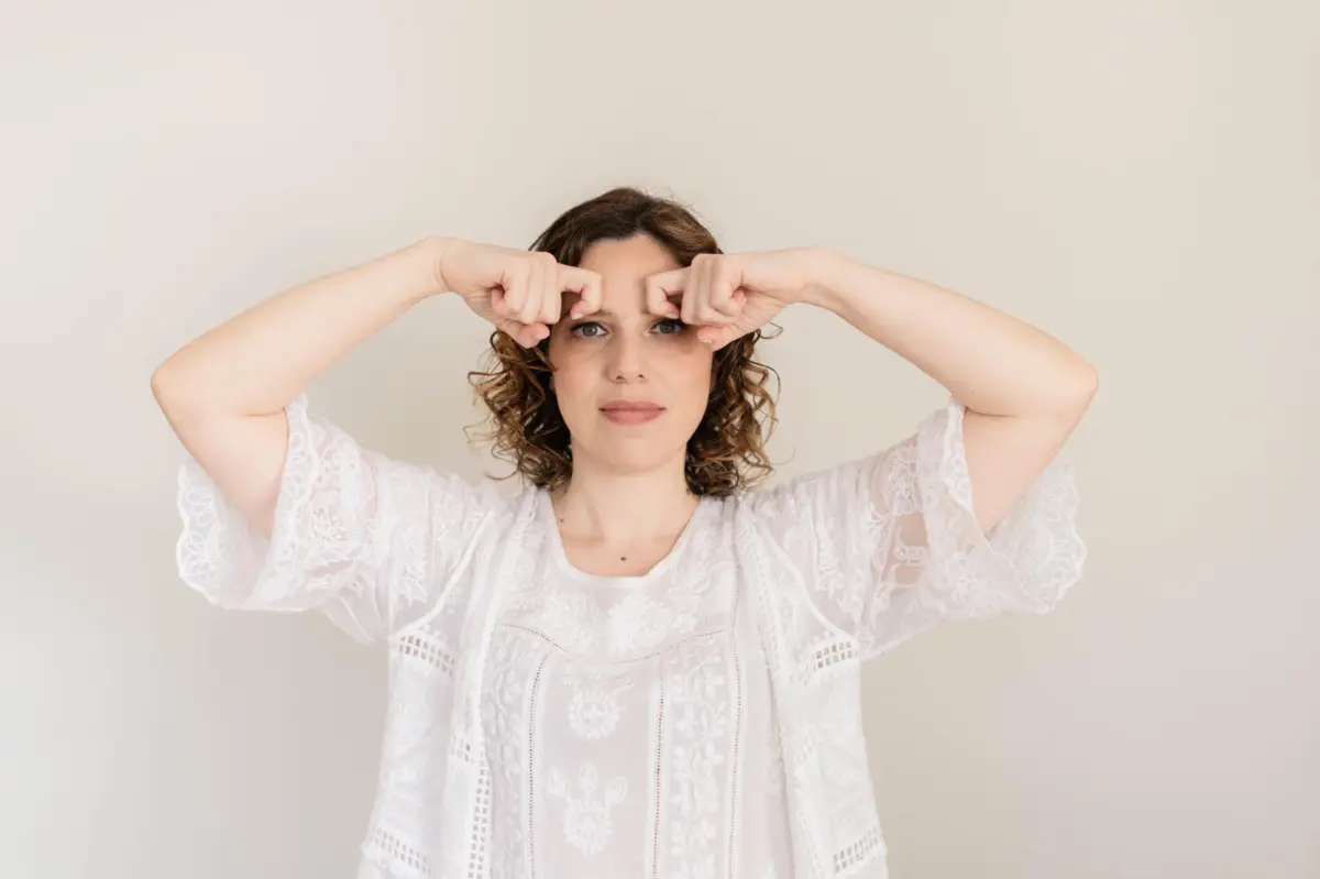 Paula Sá dá aulas online de ioga facial quinzenalmente