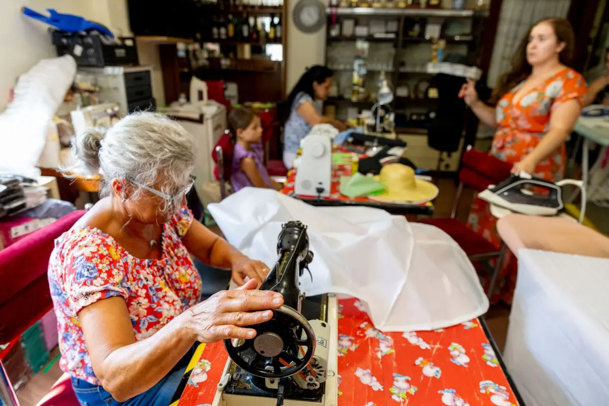 Na Associação de Moradores da Pasteleira não há mãos a medir
