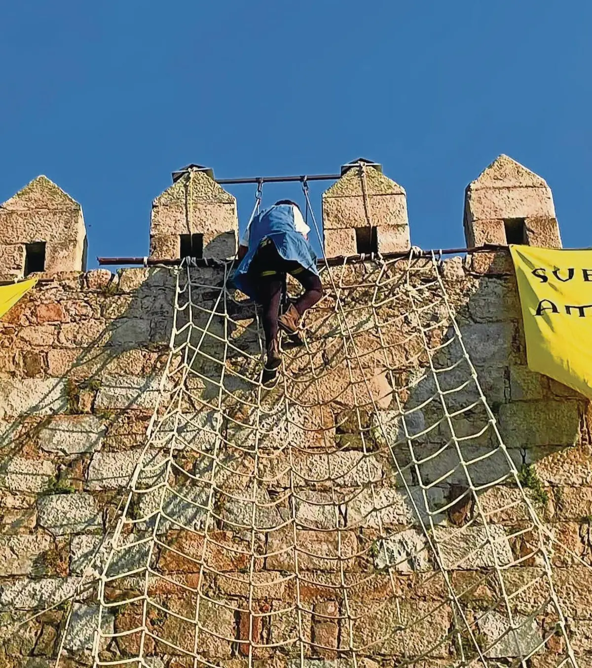 Voluntários chegam de países como Brasil, Ucrânia, Irlanda ou Gâmbia