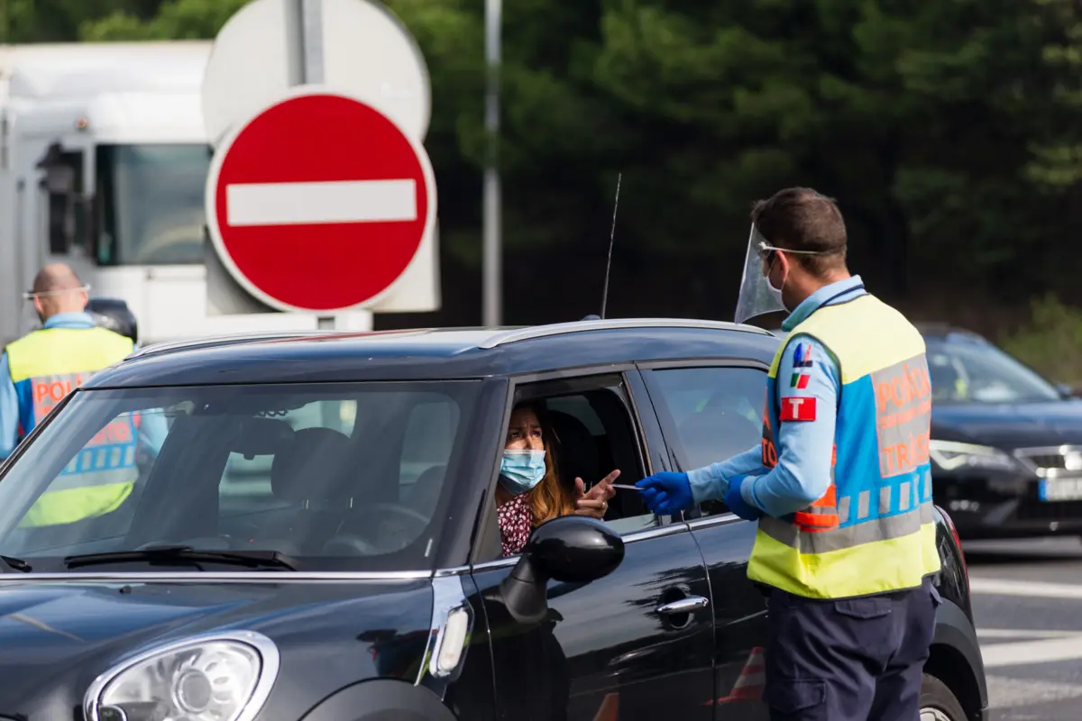 Estados-membros deverão também começar a emitir cartas de condução digitais