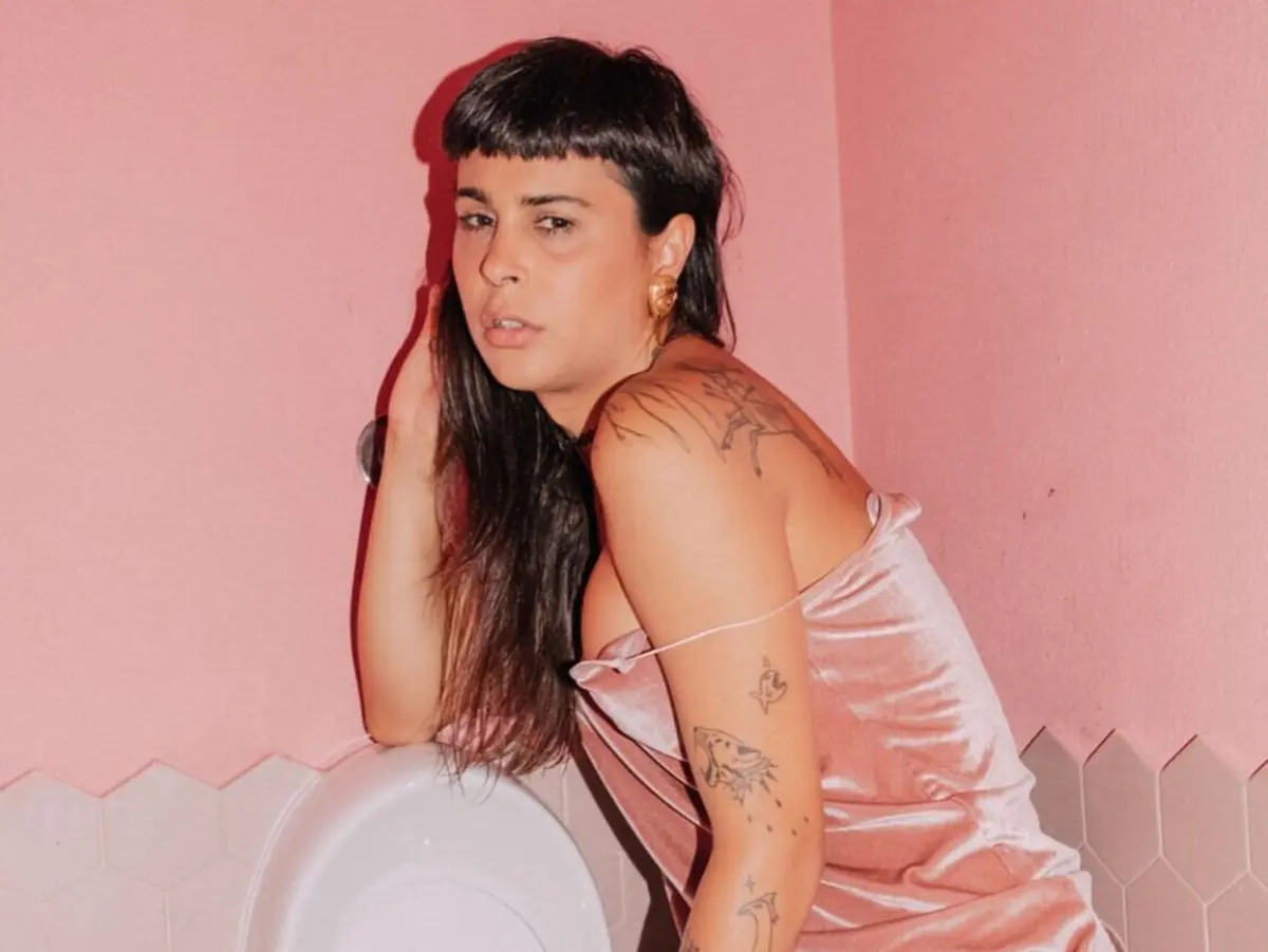 Tita Maravilha: artista trans brasileira atua às 23 horas com o espetáculo “Catarse, ou exercício para o fim do mundo”