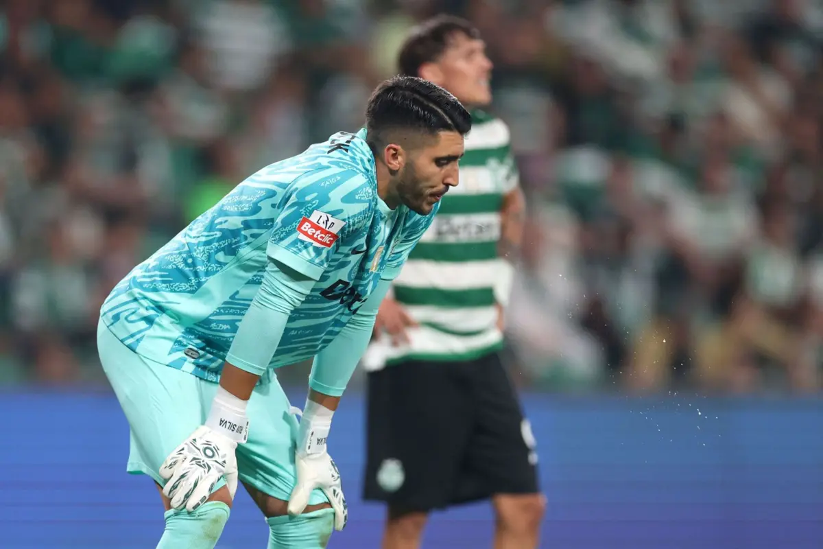 Guardião ficou ligado à derrota em Nápoles, com saída em falso