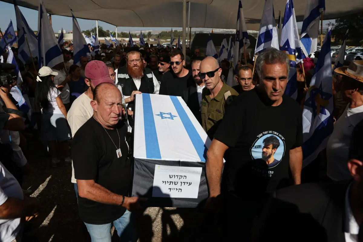 Imagem de contexto do artigo Centenas de pessoas despedem-se de refém luso-israelita Idan Shtivi