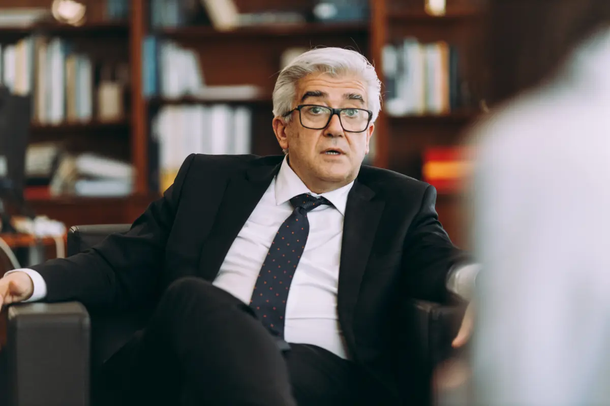 "A Ordem dos Médicos não tem qualquer competência para avaliar o meu desempenho enquanto secretário de Estado", afirma Lacerda Sales