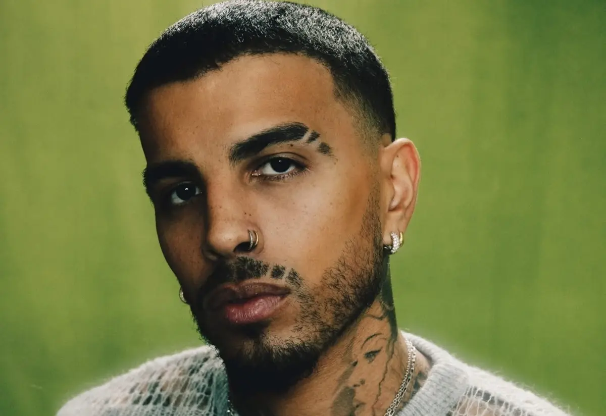 "Tens de respeitar o teu descanso", sublinha Rauw Alejandro, que decidiu abrandar o ritmo após colapso em palco