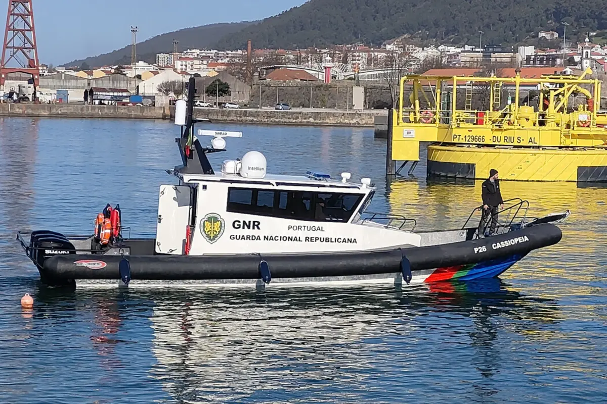 Embarcações com cerca de 13 metros de comprimento e 3.65 metros de boca, estão equipadas com três motores de 300 CV