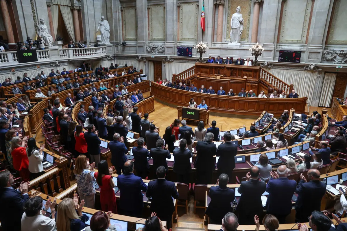 Imagem de contexto do artigo Descida do IRS e iniciativas da Oposição vão hoje a votos no parlamento