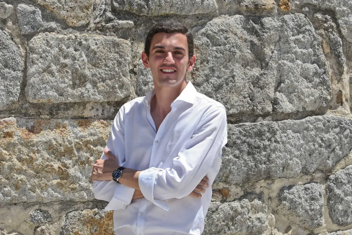 Sebastião Bugalho, de 28 anos, diz que acenar com retrocesso no aborto é "enganar mulheres"