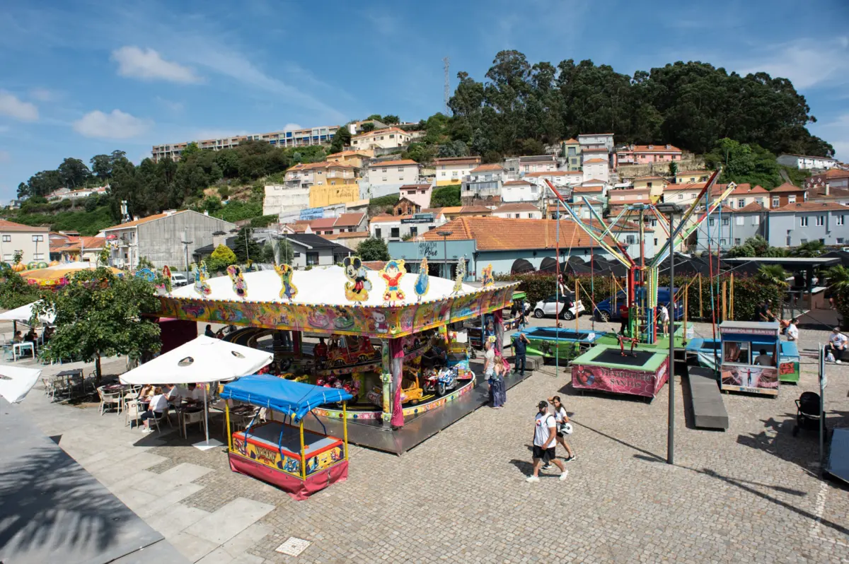 Carrosséis, doces tradicionais e farturas estão garantidos
