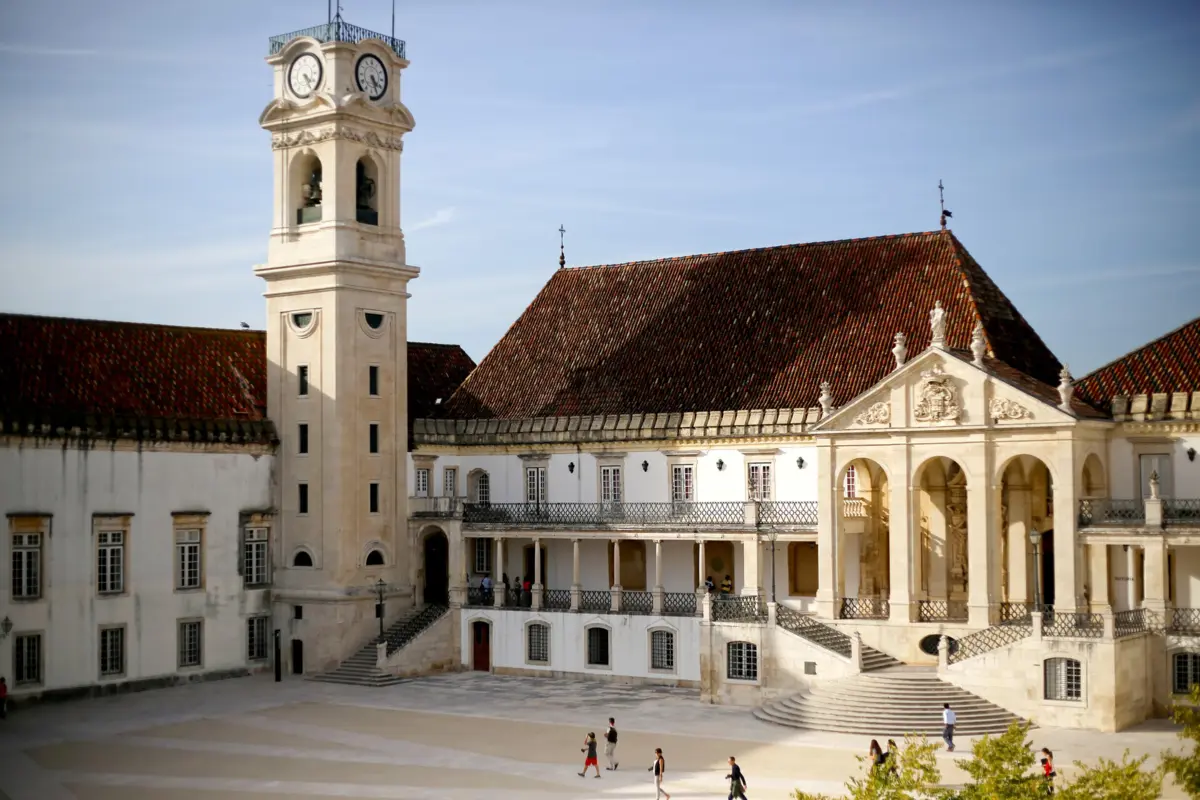 Imagem de contexto do artigo Ex-docente de Coimbra acusado de caluniar magistradas fala em "excessos retóricos"