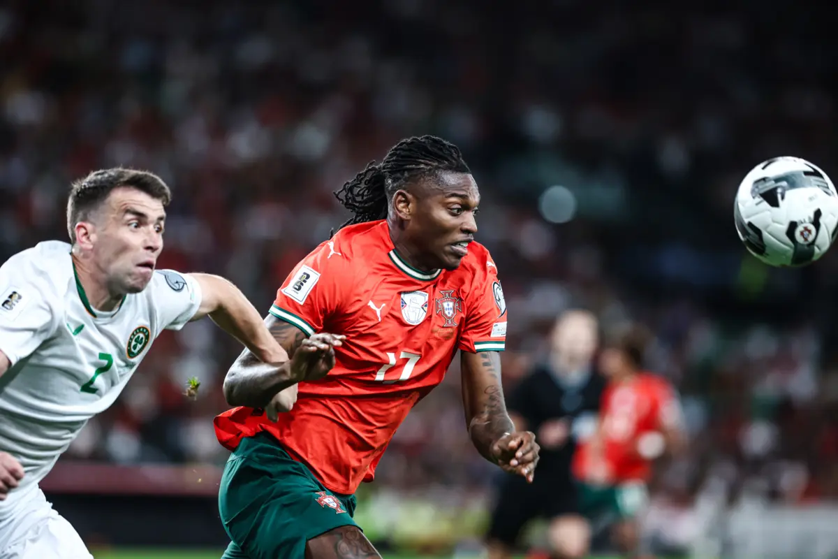 Rafael Leão foi dispensado no domingo por problemas físicos