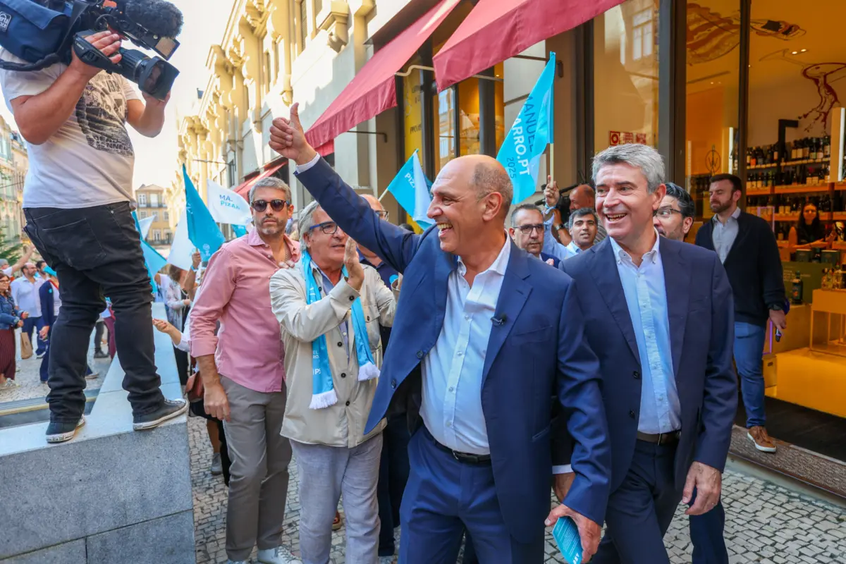 Manuel Pizarro muito confiante ao lado de José Luís Carneiro na Baixa portuense