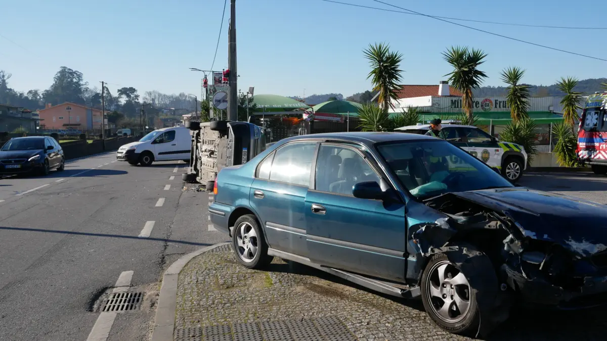 Bombeiros da Trofa estão no local