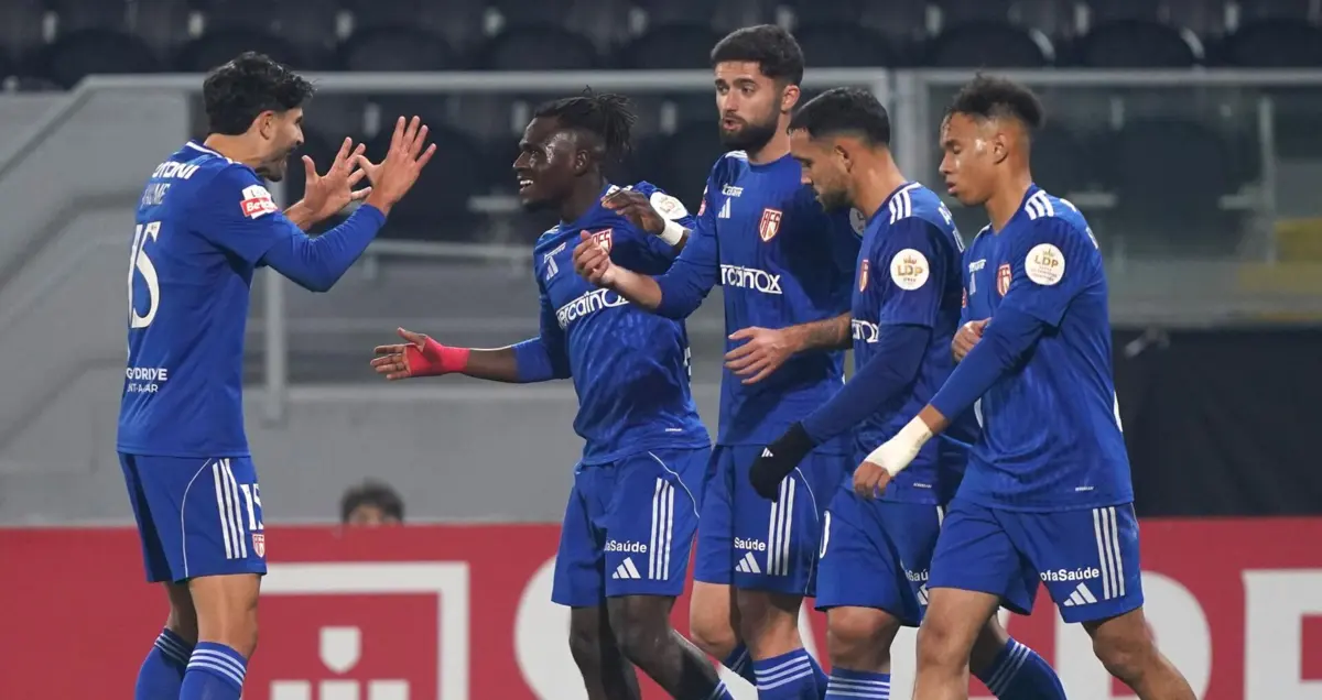 A festa dos jogadores do AVS após o golo de Tunde