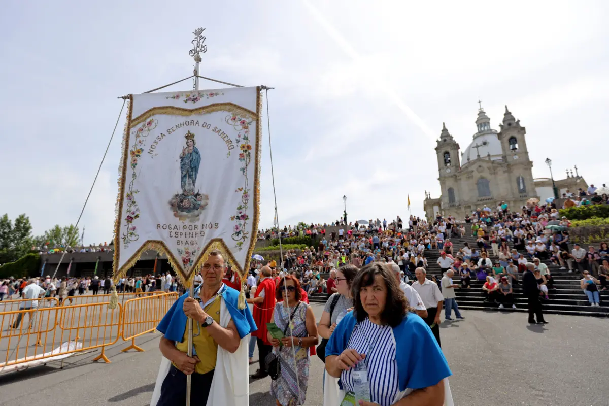 Milhares de pessoas sobem ao Sameiro a pé