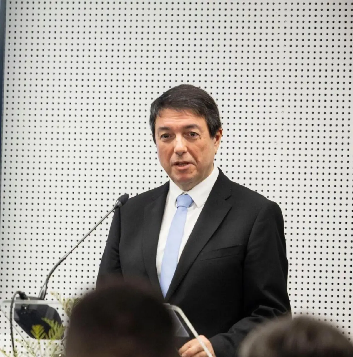 Imagem de contexto do artigo "Era muito pior". Diretor-executivo rejeita caos no SNS e garante que resposta está melhor