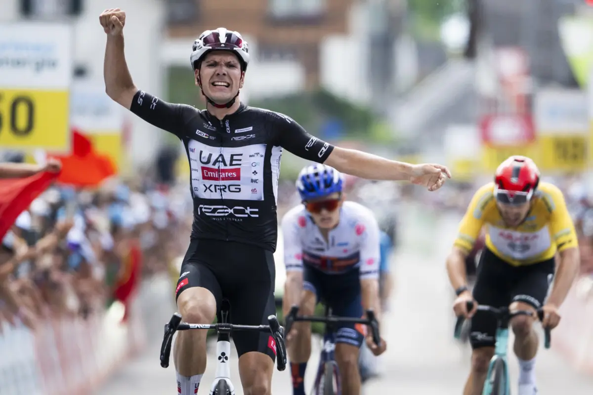 João Almeida subiu a segundo da geral e parte para a última etapa, um contrarrelógio, a 33 segundos do líder