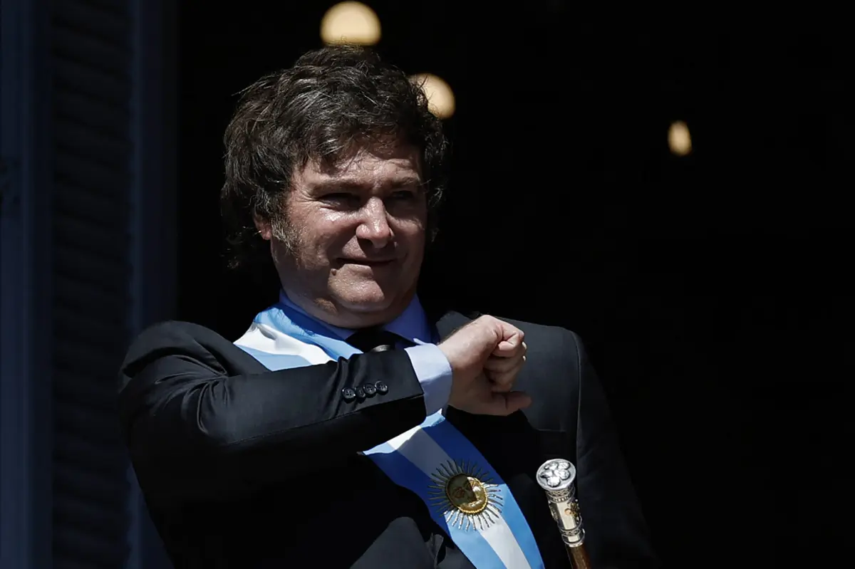 Milei vai parar obras públicas e cortar número de ministérios para metade