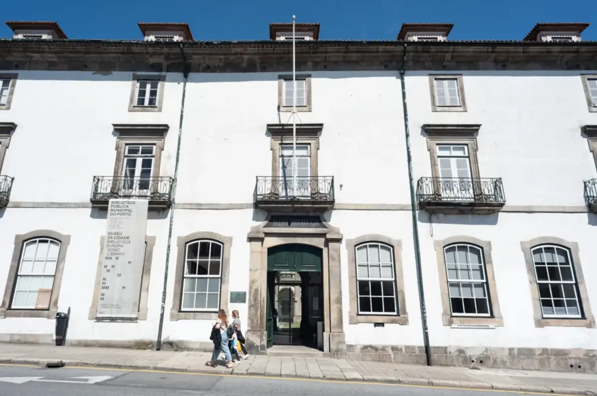 Biblioteca Pública Municipal do Porto, em S. Lázaro. Na imagem, ainda em funcionamento