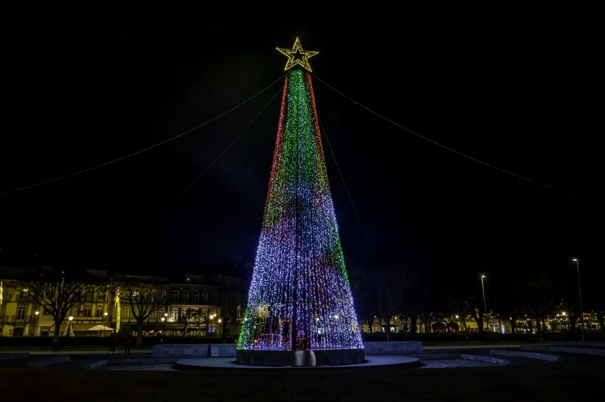 As luzes serão ligadas às 18 horas
