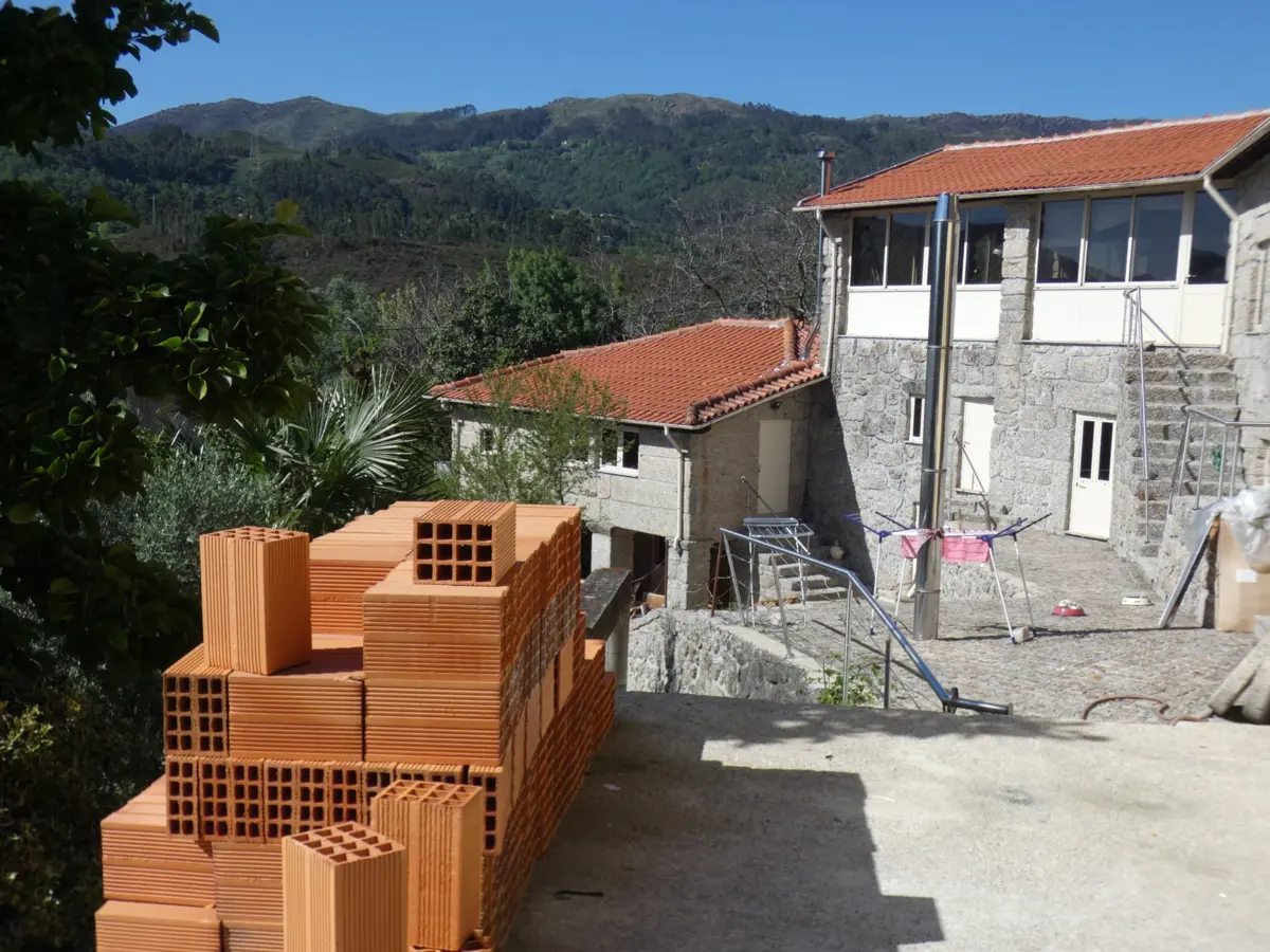 Vítimas seriam forçadas a trabalhar nas obras deste empreendimento de turismo rural no Minho