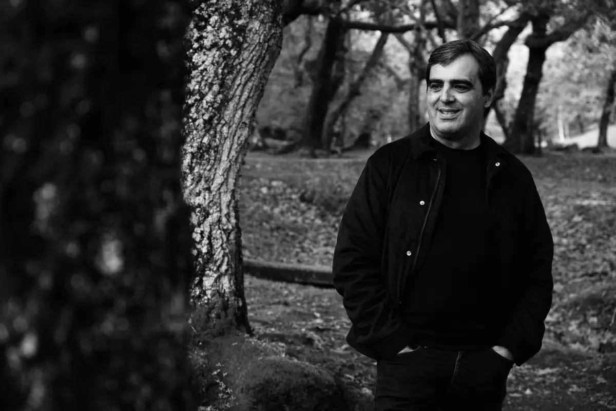 Autor de "Três bichos te esperam, quatro te comerão" lamenta que "o amor e a beleza estejam a ser ridicularizados"