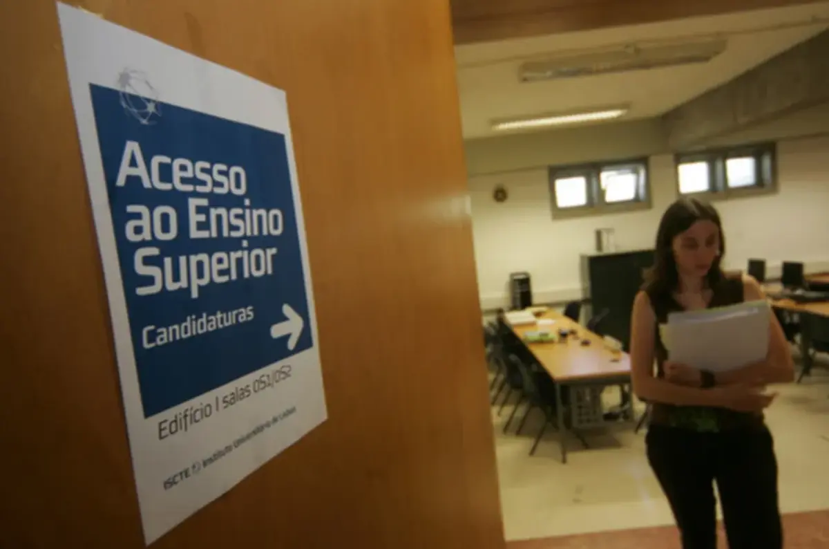O prazo de candidatura à segunda fase do concurso nacional de acesso termina na quarta-feira