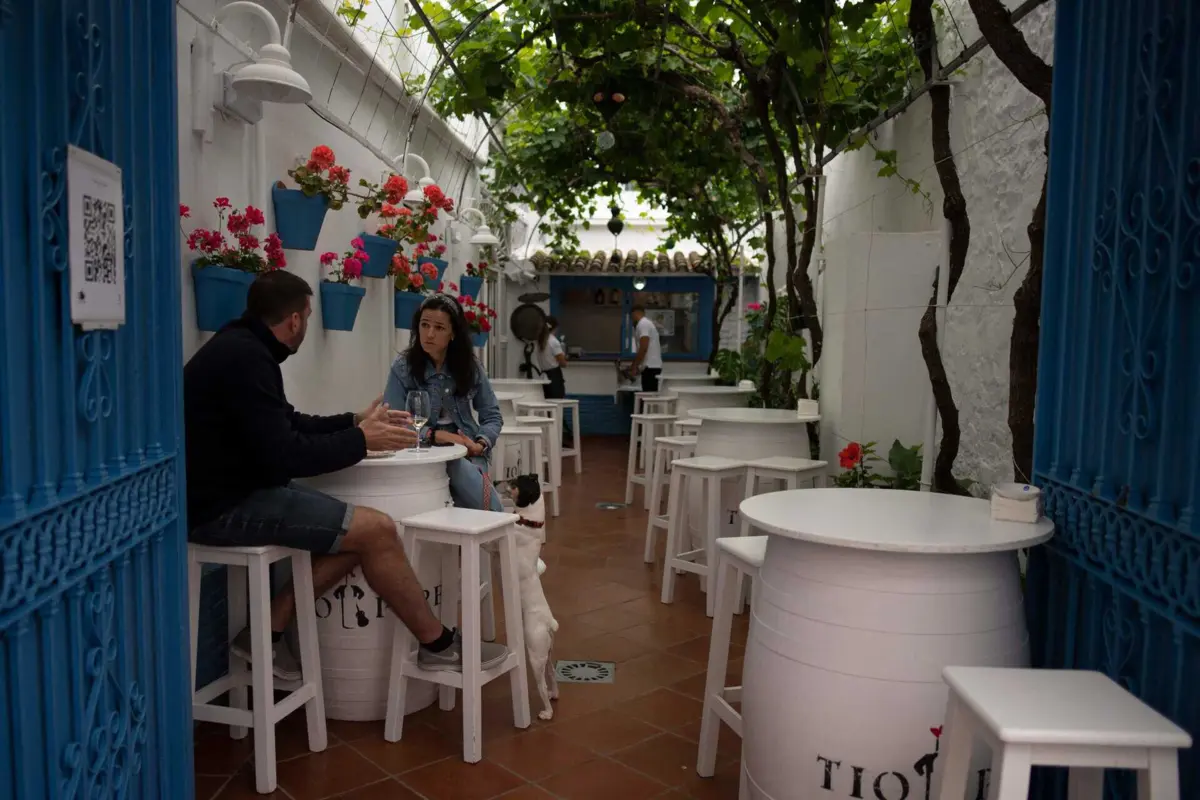 Imagem de contexto do artigo Clientes sem companhia proibidos de se sentarem em esplanadas de Barcelona